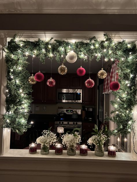 Around Window Christmas Decor, Classroom Christmas Decore, Christmas Idea Decoration, Christmas Decor Ideas India, Simple Window Christmas Decor, Christmas Lights On House Interior, Behind Tv Christmas Decor, Garland Christmas Decor Window, Decorated Windows For Christmas