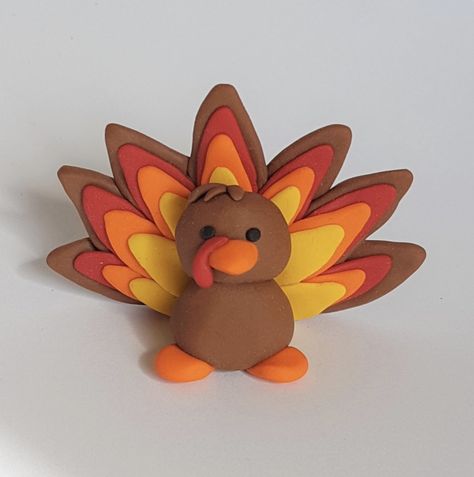 Thanksgiving Clay Ideas, Gumpaste Animals, Clay Turkey, Cake Themes, Clay Halloween, Mom Activities, Clay Sculptures, Sculpey Clay, Polymer Clay Sculptures