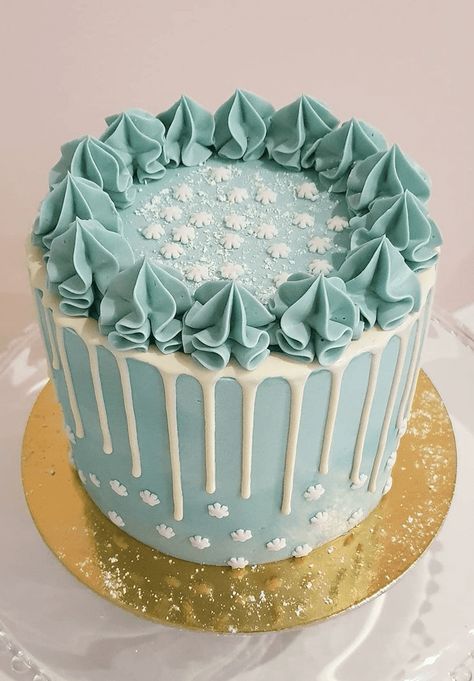 Winter Birthday Cake Ideas Images (Pictures) Winter Birthday Cake Ideas, Modern Christmas Cake, Cake Decorating Ideas Christmas, Winter Birthday Cake, Christmas Cake Design, Cake Design Ideas, Trending Christmas, Birthday Cake Pictures, Christmas Cake Designs