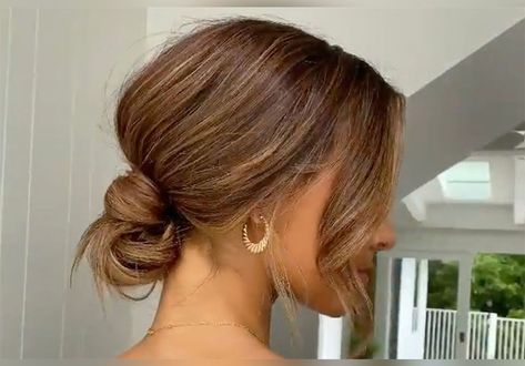 Chignon Tutorial, Loose Bun Hairstyles, Loose Chignon, Chic Bun, Bridesmaid Hair Tutorial, Loose Bun, Wedding Haircut, Bridesmaid Hair Medium Length, Knot Hair