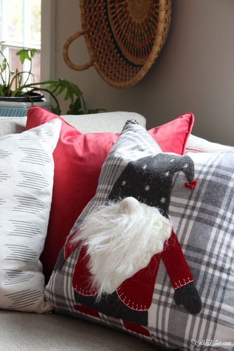 Diy Gnome Pillow Cover, Gnome Pillow Pattern, Christmas Cushions To Make, Christmas Pillow Ideas, Organic Room, Gnome Decorations, Gnome Pillow, Celebrities Quotes, Homemade Pillows