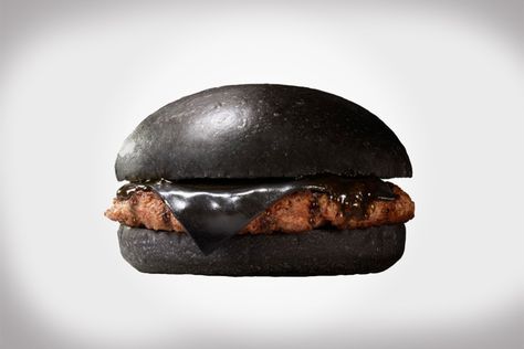 Burger King Japan -- KURO Black Foods, Green Tea Chocolate, Black Bun, Strange Food, Black Burger, Fast Food Items, Fast Food Menu, Black Food, Beef Patty