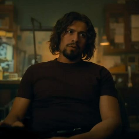 Diego Hargreeves Icons, Diego Hargreaves, Milk Chocolate Brown Hair, David Castaneda, Diego Hargreeves, Nice People, Comfort Characters, Aesthetic Phone, Umbrella Academy