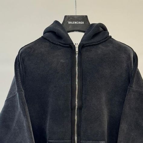 mfw o_o on Instagram: "New: Inside-Out Zip-Up Hoodies from Balenciaga Summer24  Inside out design First hoodie is featured in look 38 of the collection, washed out effect on heavy fleece, no logo Second hoodie is a lighter fabric, unity icon logo on back, non runway Photos are mine  #demna #demnagvasalia #balenciaga" Emotion Board, Zip Hoodie Outfit, Balenciaga Hoodie, Graphic Design Images, Eye Painting, Mens Outfit Inspiration, Hoodie Outfit, Zip Up Hoodies, Zip Up