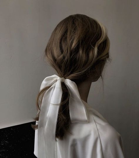 Silk Bow Hairstyle, Ribbon Hairstyle Wedding, Bride Hair With Bow, Bow Bridal Hair, Wedding Bow Hairstyles, Ribbon Bow Aesthetic, Wedding Hair With Ribbon, Silk Ribbon Hairstyle, French Chic Hair