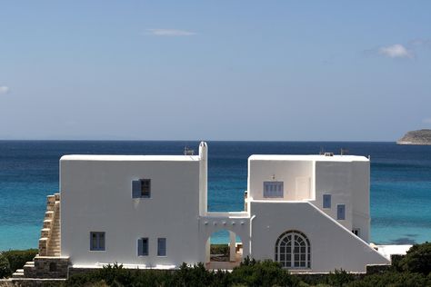 Greek Homes, Island Architecture, Greek Villas, Mediterranean Architecture, Mykonos Island, Greek House, Adobe House, Island House, Natural Building