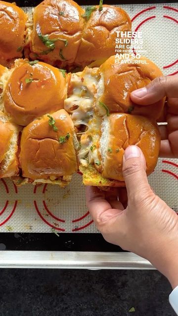 Paneer Sliders, Schezwan Paneer, Vegetarian Appetizer, Paneer Cheese, Diwali Party, Refreshing Drinks Recipes, Vegetarian Appetizers, Slider Recipes, Paneer Recipes