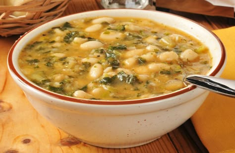 Winter White Bean and Italian Sausage Soup Recipe Soup Christmas, Sausage Soup Recipes, Italian Sausage Soup, Spinach Soup, Bean Soup Recipes, Italian Soup, Sausage Soup, White Bean Soup, Soups Stews Chilis