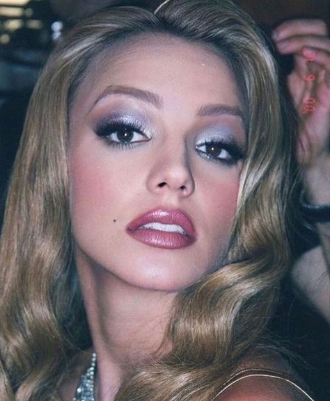 90’s Makeup, 2000s Makeup Looks, 90s Makeup Look, Y2k Makeup, 90s Makeup, Smink Inspiration, Blue Eyeshadow, Prom Makeup, Spice Girls