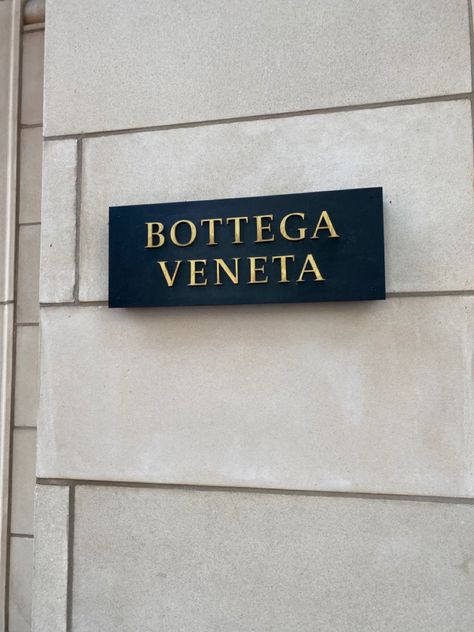 Bottega Veneta Logo Wallpaper, Bottega Veneta Wallpaper, Bottega Veneta Logo, Black And White Wallpaper Iphone, Lux Fashion, Fashion Wallpaper, Fashion Marketing, Black And White Wallpaper, Vogue Magazine