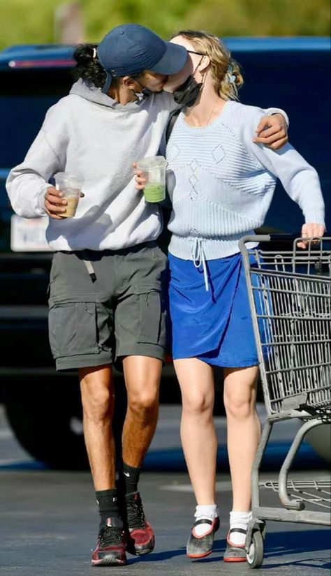 Lily-Rose Depp and her French boyfriend in Los Angeles November 4, 2021 Lily Rose Depp Boyfriend, Lily Rose Depp And 070 Shake, Iconic Relationships, Lilly Rose Depp Outfit, French Bf, French Boyfriend, Lily Rose Depp Style, Alana Champion, Rose Depp