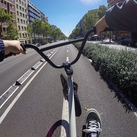 Cruising with @lntstefan in #barcelona! #bmx #flybikes #bike #bicycle #style #bcn #gopro Bike Aesthetic Wallpaper, Bicycle Tricks, Bmx Videos, Bmx Bike Parts, Dirt Bikes For Sale, Bmx Street, Best Bmx, Bike Aesthetic, Bike Illustration