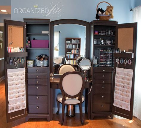 For the last installment of this year’s Clothing & Accessories Organization series I am sharing a look at how I organize my large-size vanity. If you’ve been asking to see how I store my makeup and je Organized Makeup, Large Vanity, Vanity Room, Vanity Organization, Glam Room, Makeup Guide, Makeup Room, Decoration Inspiration, Vanity Table