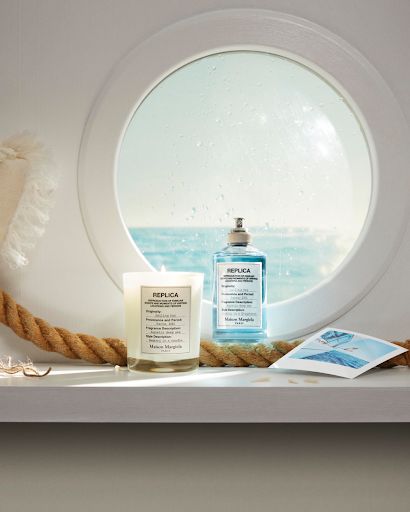 Gaze at the deep ocean through Sailing Day Eau de Toilette and candle. Maison Margiela Replica Bubble Bath, Maison Margiela Replica Beach Walk, Maison Margiela Sailing Day, Sea Perfume, Maison Margiela Perfume Jazz Club, The Deep Ocean, Sailing Day, Deep Ocean, Blue Waves