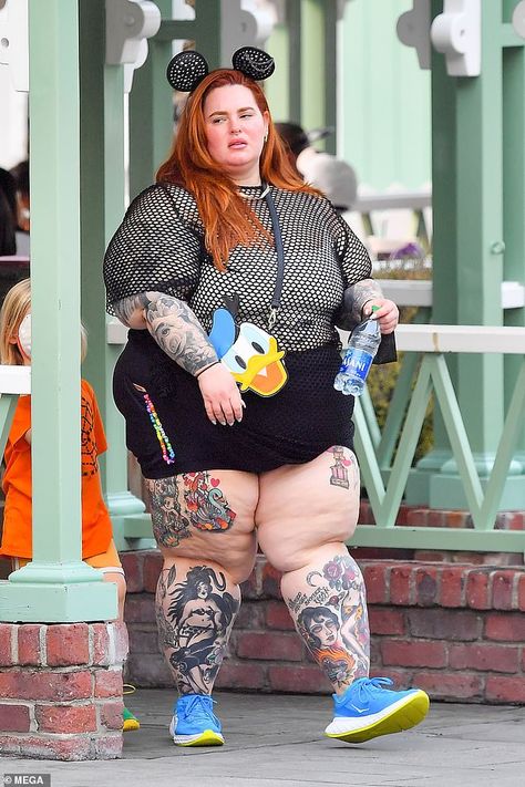 Tess Holiday, Tess Holliday, Inspiration Pics, Back Porch Ideas Covered, Travel Essentials Men, Look Plus Size, Carry On Bag Essentials, Animal Cake, Weight Workout