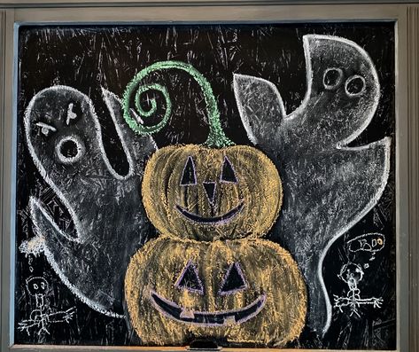 Chalk Ghost Drawing, Fall Halloween Chalkboard Art, Ghost Chalkboard Art, How To Draw A Chalkboard Pumpkin, October Chalkboard Art, Chalk Fall Drawings, Fall Harvest Chalkboard Art, Fall Chalkboard Art, Halloween Chalkboard Art