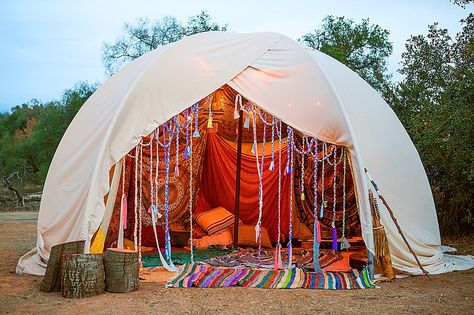 Bohemian Glamping Tent #AZOBachBash Boho Life, Stil Boho, Casa Exterior, Deco Boheme, Bohol, Garden Cottage, Boho Stil, Hippie Chic, Tiny Homes