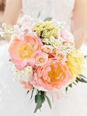 charming pink peony and chamomile bouquet by Birch Blooms Floral and Design Bridal Bouquet Peach, Peach Wedding Colors, Bouquet Photography, Silk Bridal Bouquet, Yellow Bouquets, Yellow Wedding Flowers, Trendy Flowers, Peach Wedding, Yellow Wedding