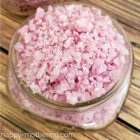 Close up shot of pink bubbling bath salts that resemble pop rocks candy in a half pint mason jar on a wood table Diy Bubbles, Bath Salts Diy Recipes, Bath Rocks, Bubbling Bath Salts, Pop Rocks Candy, Diy Spa Gifts, Bath Diy, Diy Beauty Products, Foot Soaks