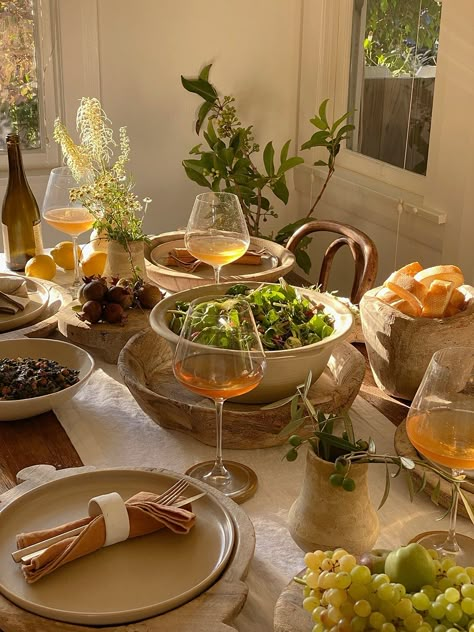 Elsa Hosk and Kristen Bell Frequent This L.A. Decor Shop—Now, Its Finally Launching Online Mediterranean Table Setting, Michelle Aesthetic, Christmas Table Scape, Table Scapes, Summer Soiree, Food Display, Wine And Dine, Slow Living, Pretty Food