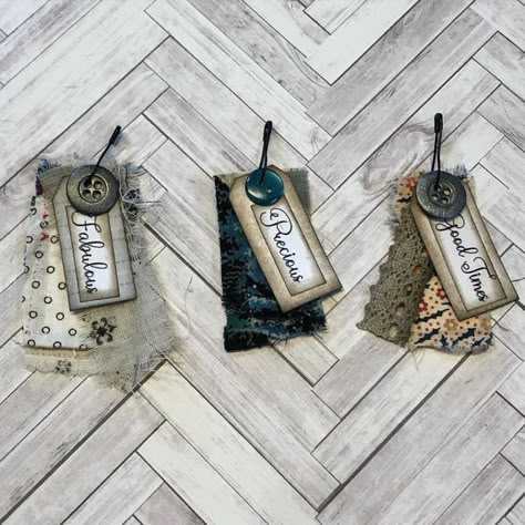 Nickalli Braaten on Instagram: "A dozen Junk Journal button and word dangles inspired by @houseofmahalo #youtubetutorial for a #swapbotswap #buttoncrafts #junkjournalembellishments #junkjournal #junkjournalcharms #junkjournaldangles #buttondangles #swapbotswaps #happymailideas #smallart" Junk Journal Charms Diy, Dangles For Junk Journals, Junk Journal Ephemera Ideas, Junk Journal Tags Ideas, Junk Journal Clusters, Junk Journal Embellishments Ephemera, Junk Journal Pages Ideas, Junk Journal Dangles, Junk Journal Pages Ideas Layout