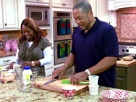 The Neelys' Crab Cake BLT : How can a BLT be improved upon? The Neelys do it by adding a crab cake. Neelys Recipes, Southern Living Recipes, Best Lasagna Recipe, Video Food, Crab Cake, Summer Food, Lasagna Recipe, Crab Cakes, Southern Living