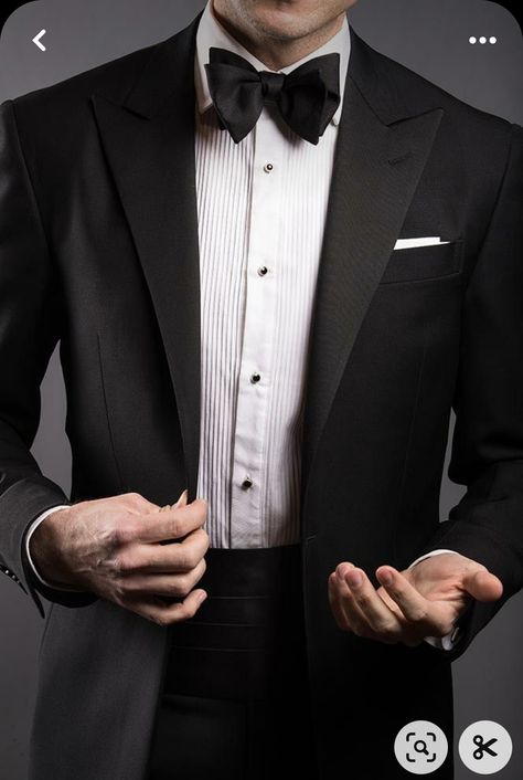 Taxido Suit, Men In Tuxedos, Black Menswear, Black Tie Tuxedo, Best Wedding Suits, Black Tie Dress Code, Mens Formalwear, Black Tie Attire, Black Outfit Men