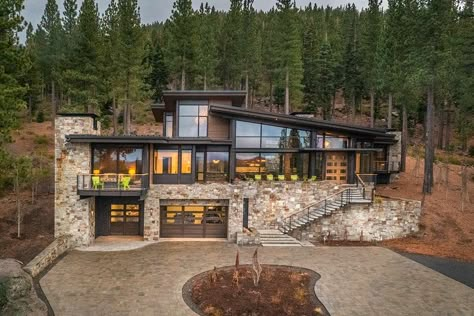 Modern Lake Home Exterior, Modern Mountain Home On Slope, Forest Modern House Exterior, Lake Modern House, Winter Luxury House, Modern Mountain Home Exterior Architecture, Camp Design Architecture, Home Built Into Hillside, Mountain Modern Exterior Architecture