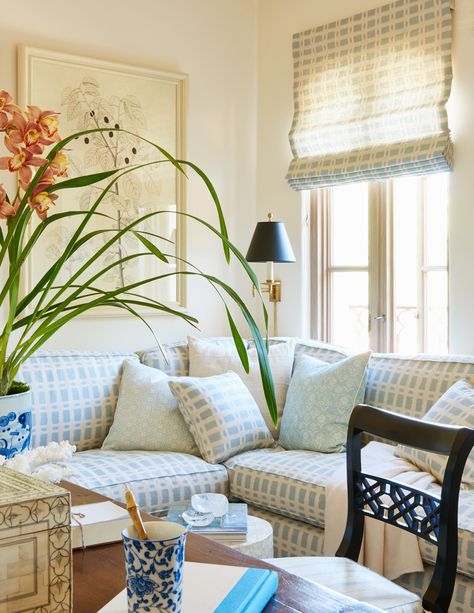 Nice blue white tan and wood interiors by Mark D. Sikes Mark Sikes, Café Design, Coastal Decorating Living Room, Bedroom With Sitting Area, Mark D Sikes, Custom Roman Shades, Coastal Living Rooms, Coastal Living Room, A Living Room