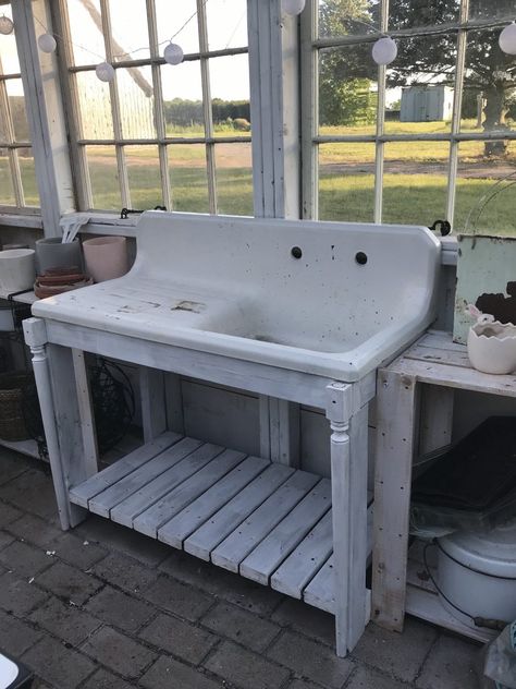 Hand Pump Sink, Sink Potting Bench, Vintage Sinks, Potting Bench With Sink, Outdoor Garden Sink, Potting Bench Ideas, Outside Sink, Outdoor Kitchen Sink, Outdoor Potting Bench