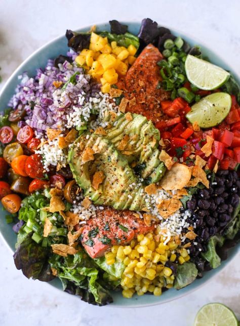 Southwest Salmon Bowl, Southwest Salmon Salad, Salmon Salad Bowl, Southwest Salmon, Salmon Salad, Chili Lime, Idee Pasto Sano, Healthy Salads, Tortellini