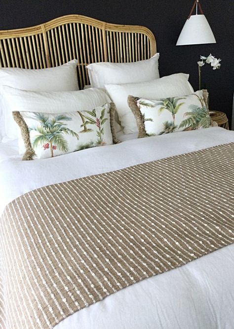 Bed Runner Coastal Bed Runner Beach House Decor Queen Bed - Etsy Norway Crochet Bed Runner, Beach House Mansion, Bed Runners Ideas, White Tree Decorations Decorating Ideas, Retreat Bedroom, Coastal Bed, Neutral Holiday Decor, Crochet Bed, Lake House Bedroom