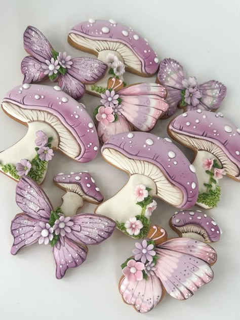 Enchanted Garden Cookies, Enchanted Forest Cookies Decorated, Mushroom Cookies Decorated, Cottagecore Cookies, Enchanted Forest Cookies, Fairy Sugar Cookies, Whimsical Cookies, Fairy Cookies, Whimsical Treats