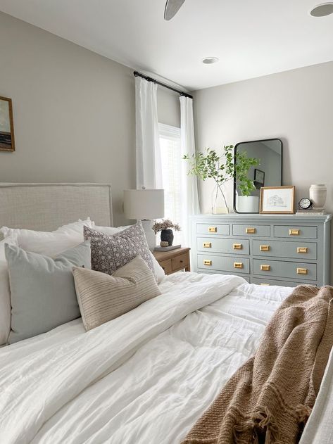 Wood And Gray Bedroom, Sw Repose Gray Bedroom, Farmhouse Gray Bedroom, Coastal Grey Bedroom, Repose Gray Bedroom Decor, Wall Decor Guest Bedroom, Grey Bedroom Walls Ideas, Repose Gray Bedroom Ideas, Repose Grey Bedroom