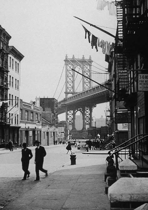 1930 Aesthetic, Vintage Street Photography, 1920 Aesthetic, 1930s Aesthetic, Detective Aesthetic, Nyc History, New York Architecture, Rust Belt, Autumn In New York