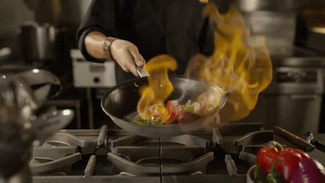 Cooking Gif, Eating Gif, Cooking Aesthetic, Chef Work, Boy Gif, Fire Cooking, Cooking Chef, Chinese Cooking, Cooking School