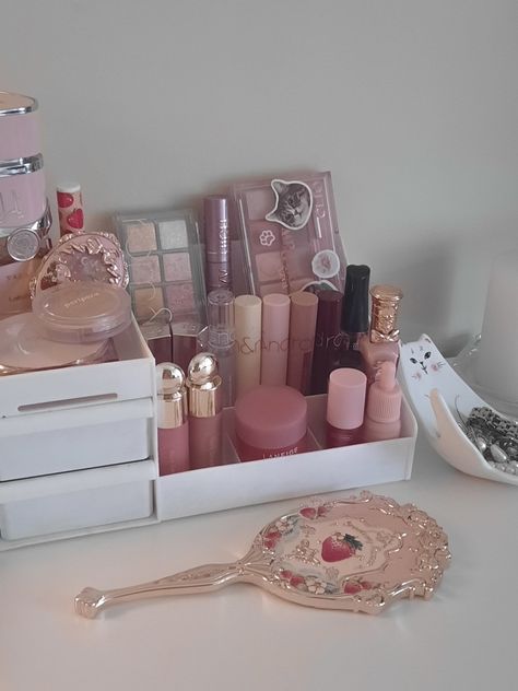 Collection Makeup, Fancy Makeup, Makeup Room, Makeup Items, Makeup Goals, Makeup Storage, Pretty Makeup, Makeup Vanity, K Beauty