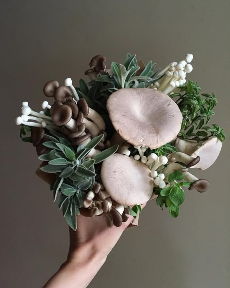 Vegetable Bouquet, Herb Bouquet, Food Bouquet, Edible Bouquets, Fleurs Diy, Edible Arrangements, Deco Floral, Forest Wedding, Arte Floral