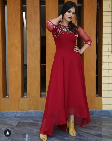 Designer kurti😍 Red Kurti Designs Party Wear, New Model Dresses For Women, Shifon Kurti Pattern, Summer Dresses Sundresses, Maxi Frocks, High Low Evening Dresses, Sleeveless Blouse Designs, Frocks And Gowns, Designer Anarkali Dresses