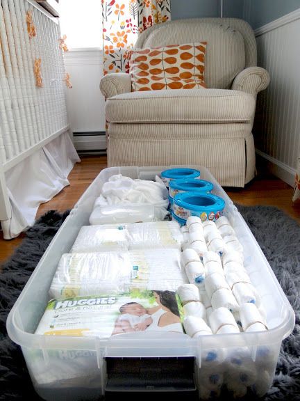 Use storage bins under the crib. // 25 Hacks To Make Room For A Baby In Your Tiny Home Under Crib Storage, Crib Storage, Nursery Ideas Boy, Vogue Kids, Diy Bebe, Fantastic Baby, Nursery Organization, Nursery Storage, Baby Room Ideas