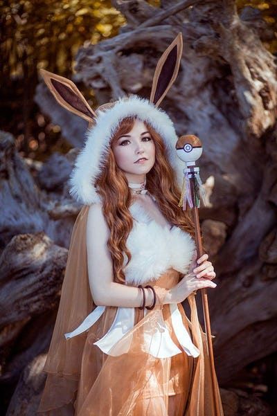 Eevee is listed (or ranked) 2 on the list 22 Awesome Ladies Who Perfectly Embody Their Pokemon Cosplays Eevee Cosplay, 3 People Halloween Costumes, Anime Festival, Fashion Costume Halloween, Gijinka Pokemon, Pokemon Costumes, Diy Kostüm, Pokemon Cosplay, Epic Cosplay