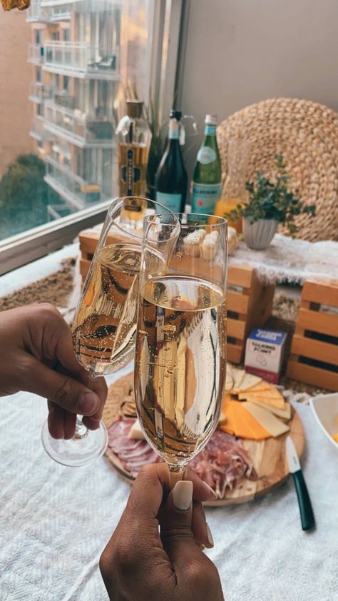 Balcony picnic idea Prosecco cheers Balcony Picnic Ideas, Balcony Picnic, Cosy Aesthetic, Birthday Theme, Hen, Balcony, Birthday, Home Decor, Home Décor