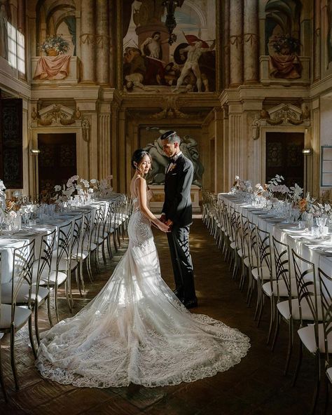 Your Wedding Aesthetics | A Majestic Wedding at a Historical Villa in Verona✨ Thao and Matteo’s wedding occurred at a breathtakingly stunning 17th-century villa… | Instagram Verona Wedding, Majestic Wedding, Wedding Aesthetics, Love And Beauty, Band Music, Makeup Hair, 17th Century, Verona, Beautiful Gardens