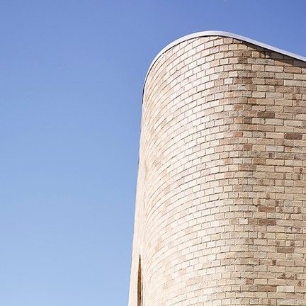 Krause Bricks on Instagram: "Pressed Cream Krause Bricks were selected by architect @clarecousins for the serene outdoor spaces at Waterfall House in Melbourne. Design: @clarecousins Build: @originalprojects Bricklayer: @brickandmortarmasonry Krause Bricks supplied by @robertsonsbuildingproducts Photo: @tesskellyphotography" Waterfall House, Outdoor Space, Melbourne, Outdoor Spaces, Cream, Building, Instagram, Design