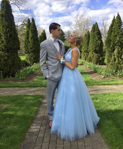 Sky Blue Prom Dress Couple, Grey Tux With Light Blue Dress Prom, Baby Blue Prom Couple, Light Blue Prom Couple Outfits, Blue Prom Tux, Light Blue Hoco Couple, Light Blue Prom Suits, Light Blue Prom Couple, Light Blue Prom Dress Couple