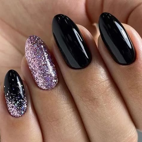 The Most Glamorous Nail Ideas For New Years Eve | Blogmas Day 21 ~ annabelannunziata Stars Nails, New Years Eve Nails, Winter Nails Acrylic, Nail Colors Winter, Glamorous Nails, New Year's Nails, Dipped Nails, Gel Nail Designs, Prom Nails