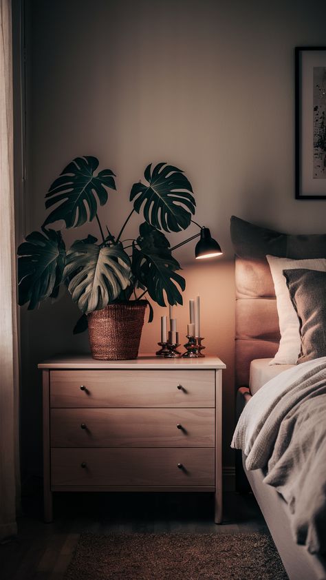 Create your own serene retreat with a stunning Monstera plant elegantly perched on a stylish MALM dresser. This bedroom setup perfectly blends functionality and aesthetics, featuring a KNARREVIK nightstand and a plush HEMNES bed frame for ultimate comfort. The addition of SKURAR candle holders adds a touch of personality, while warm, diffused lighting from a bedside lamp casts a gentle glow, enhancing the restful atmosphere. Ready to transform your space? Discover more tips and inspiration for incorporating greenery into your bedroom! #BedroomInspo #IKEAStyle #MonsteraMagic #HomeDecor #PlantLovers #InteriorDesign #CozyVibes Knarrevik Nightstand, Hemnes Bed, Ikea Style, Diffused Lighting, Malm Dresser, Bedroom Oasis, Bedroom Setup, Serene Bedroom, Primary Bedroom