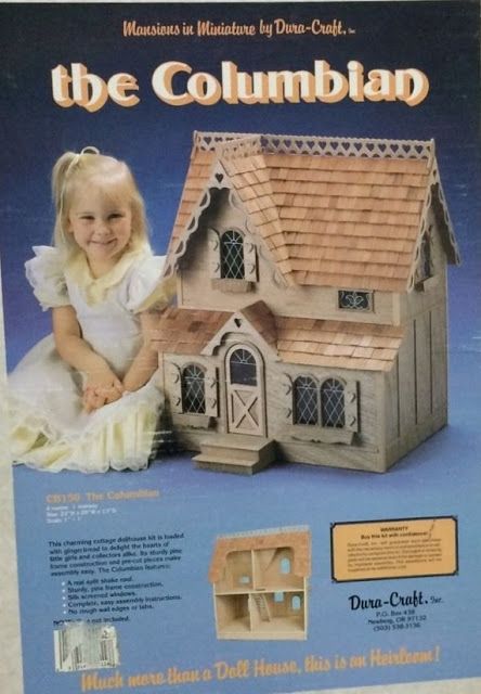 My Miniature Madness: The Duracraft Columbian - Sweet Christmas Cottage Doll House Kit, Japanese Miniature, Craft Doll, Mini Christmas Ornaments, House Craft, Dollhouse Tutorials, Dollhouse Books, Dollhouse Christmas, Doll House Crafts