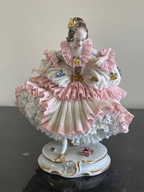 Antique Dresden Germany Volkstedt Lace Porcelain Figurine Antoinette Core, Victorian Figurines, Dresden Dolls, Dresden Porcelain Figurines, Porcelain Figures, Antique Stuff, Glass Dolls, Vintage Porcelain Figurines, Glass Victorian Figures