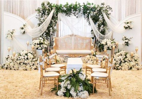 Pelamin Nikah Simple, Arabs Wedding, Pelamin Akad Nikah, Akad Nikah Decoration, Pelamin Klasik Tradisional Melayu, Malay Wedding Pelamin Simple, Dekor Akad Nikah, Pelamin Rumah, Meja Akad